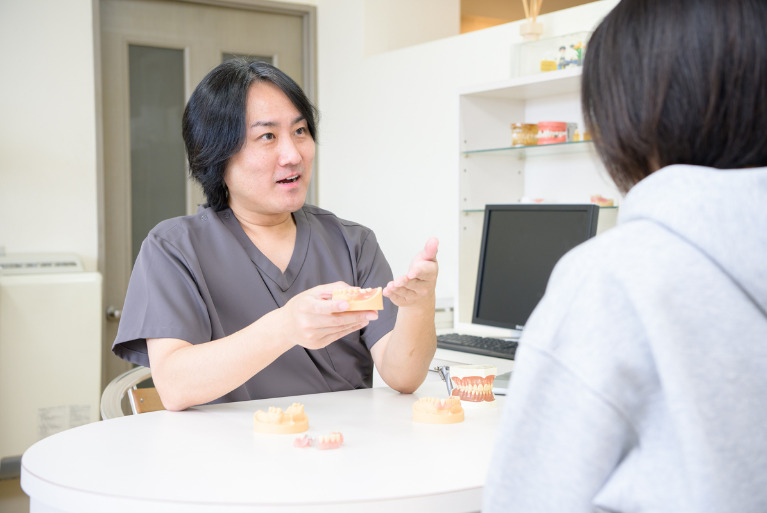 専門技工士による、お顔立ちと調和する設計